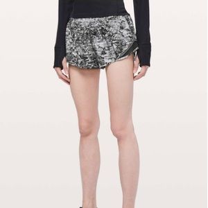 Lululemon Hotty hot short II 2.5”